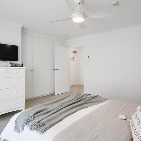 Seacrest Beachfront Apartments Surfers Paradise Gold Coast Luaran gambar