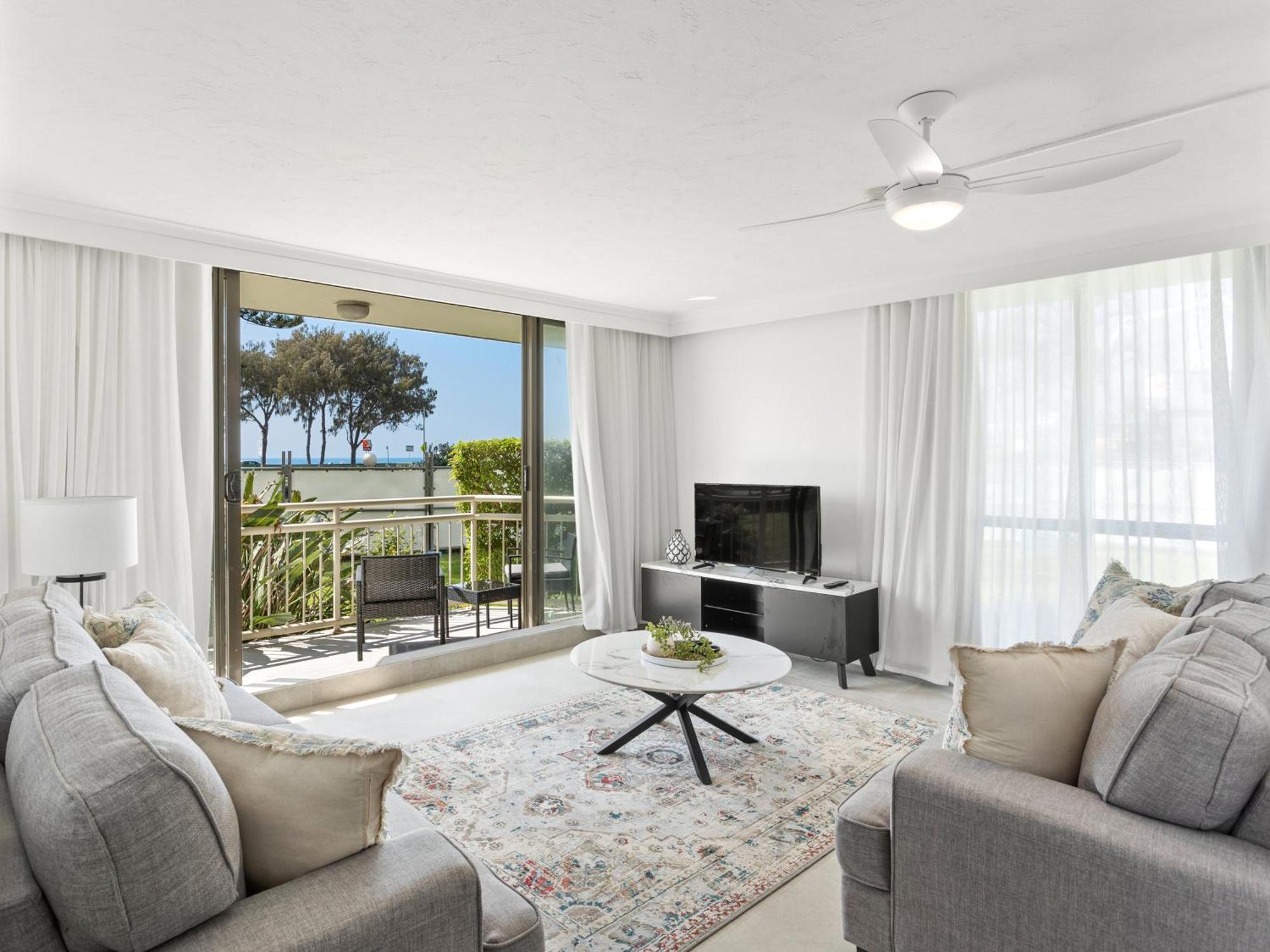 Seacrest Beachfront Apartments Surfers Paradise Gold Coast Luaran gambar