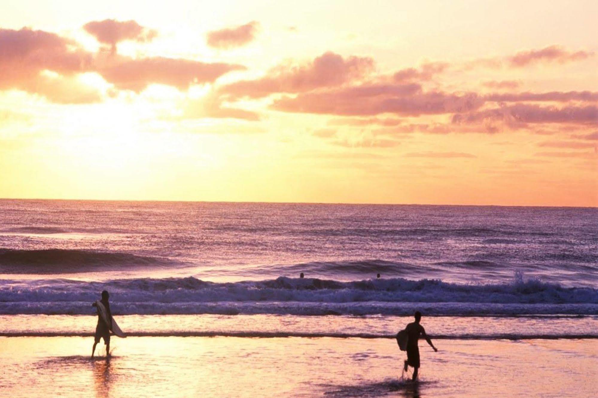 Seacrest Beachfront Apartments Surfers Paradise Gold Coast Luaran gambar