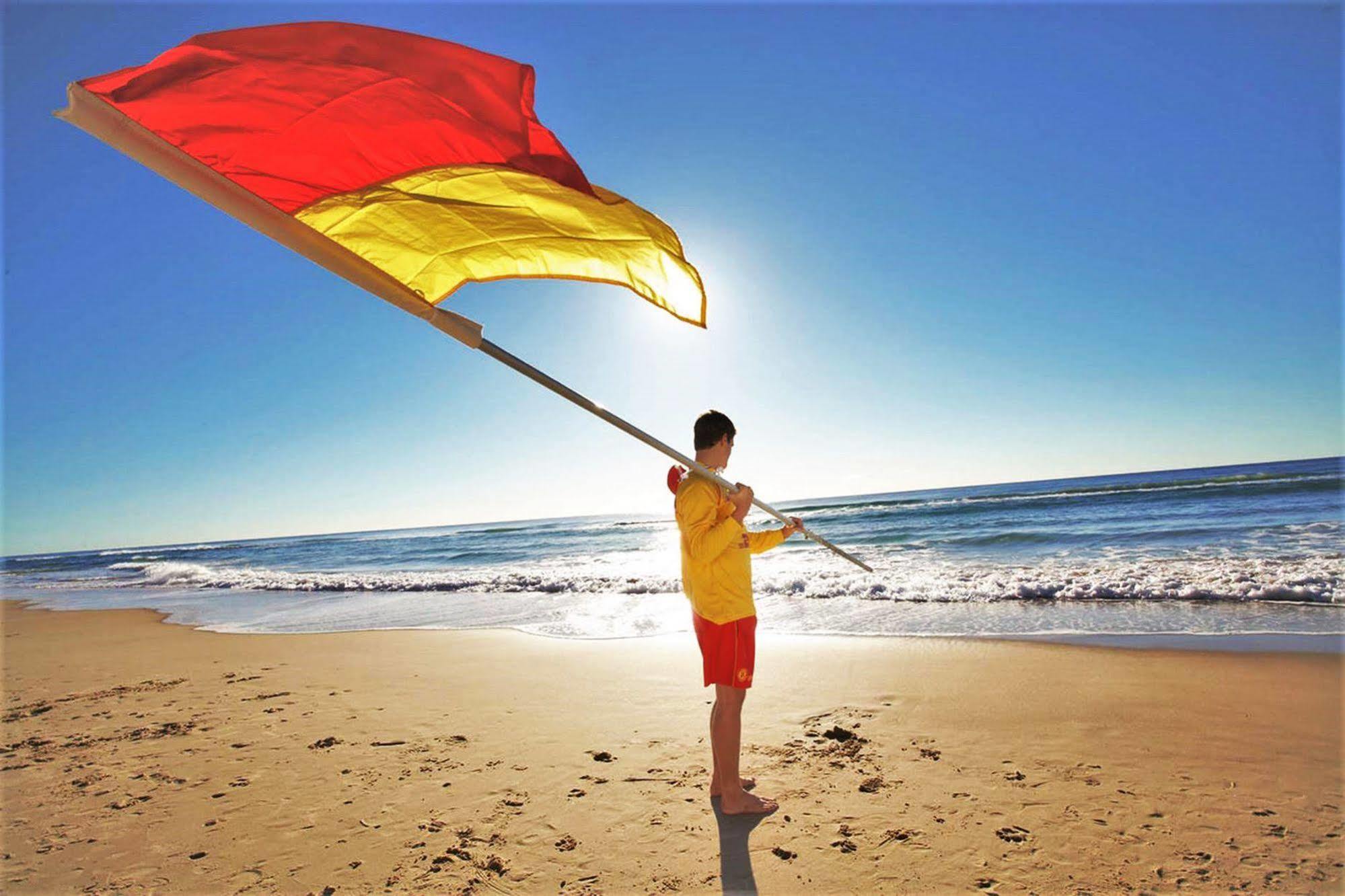 Seacrest Beachfront Apartments Surfers Paradise Gold Coast Luaran gambar