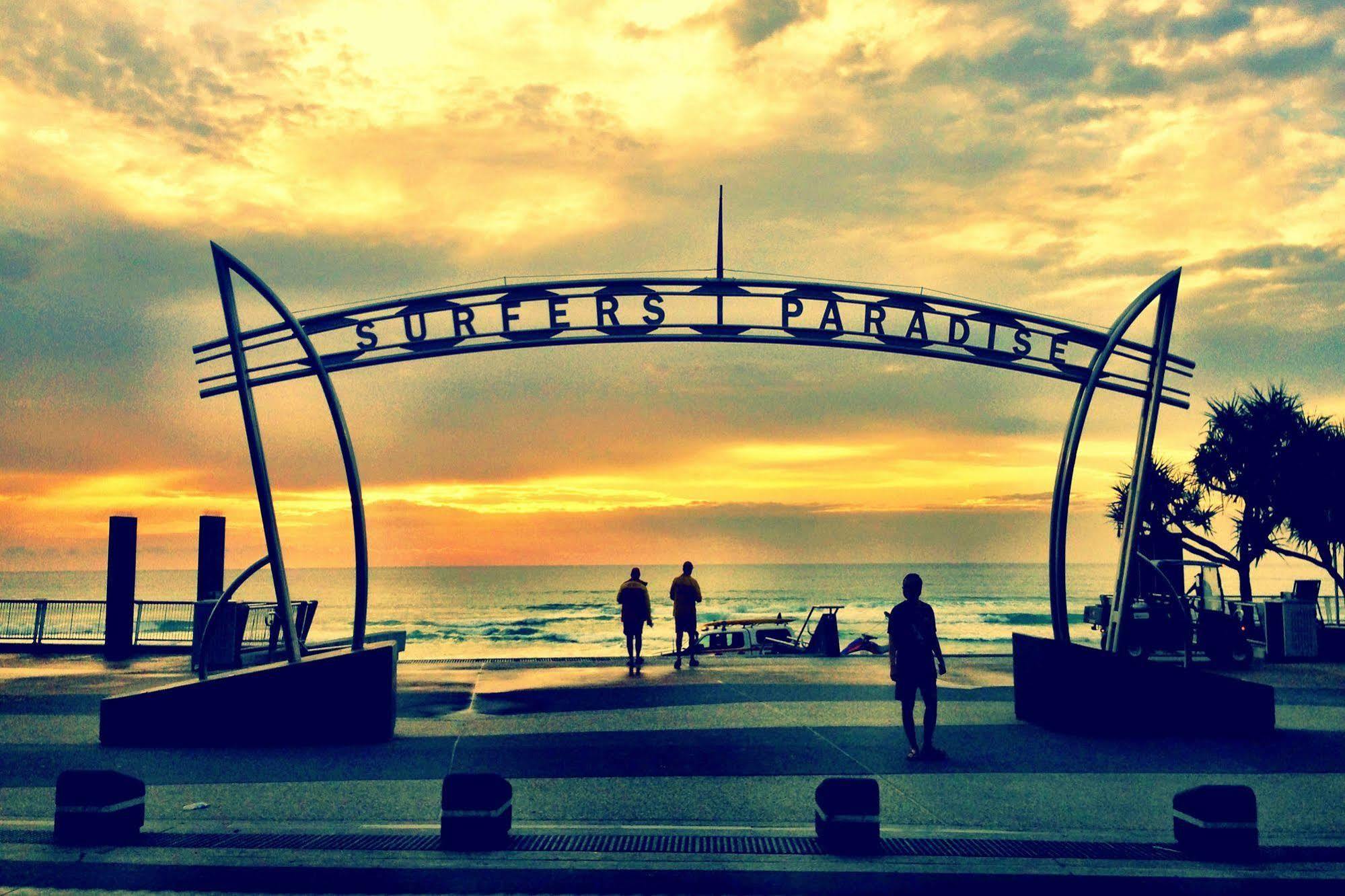Seacrest Beachfront Apartments Surfers Paradise Gold Coast Luaran gambar
