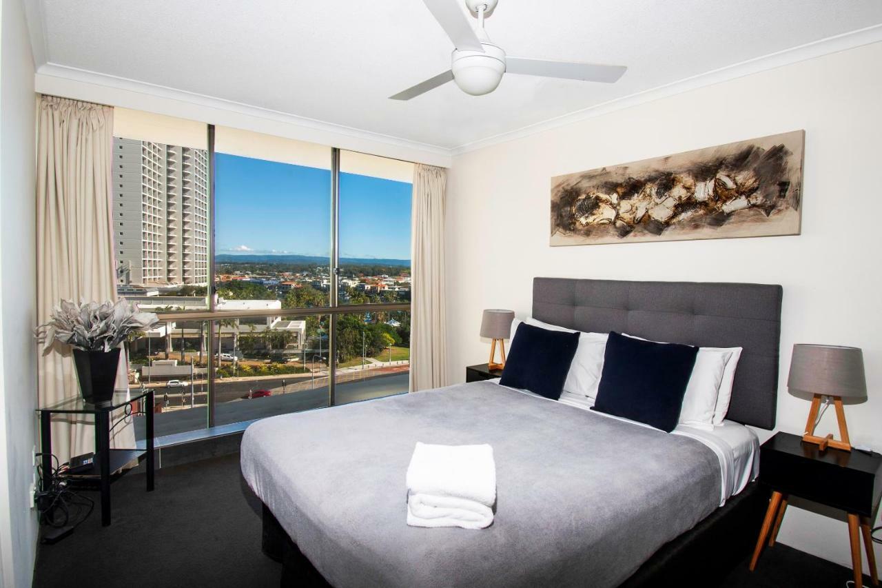 Seacrest Beachfront Apartments Surfers Paradise Gold Coast Luaran gambar