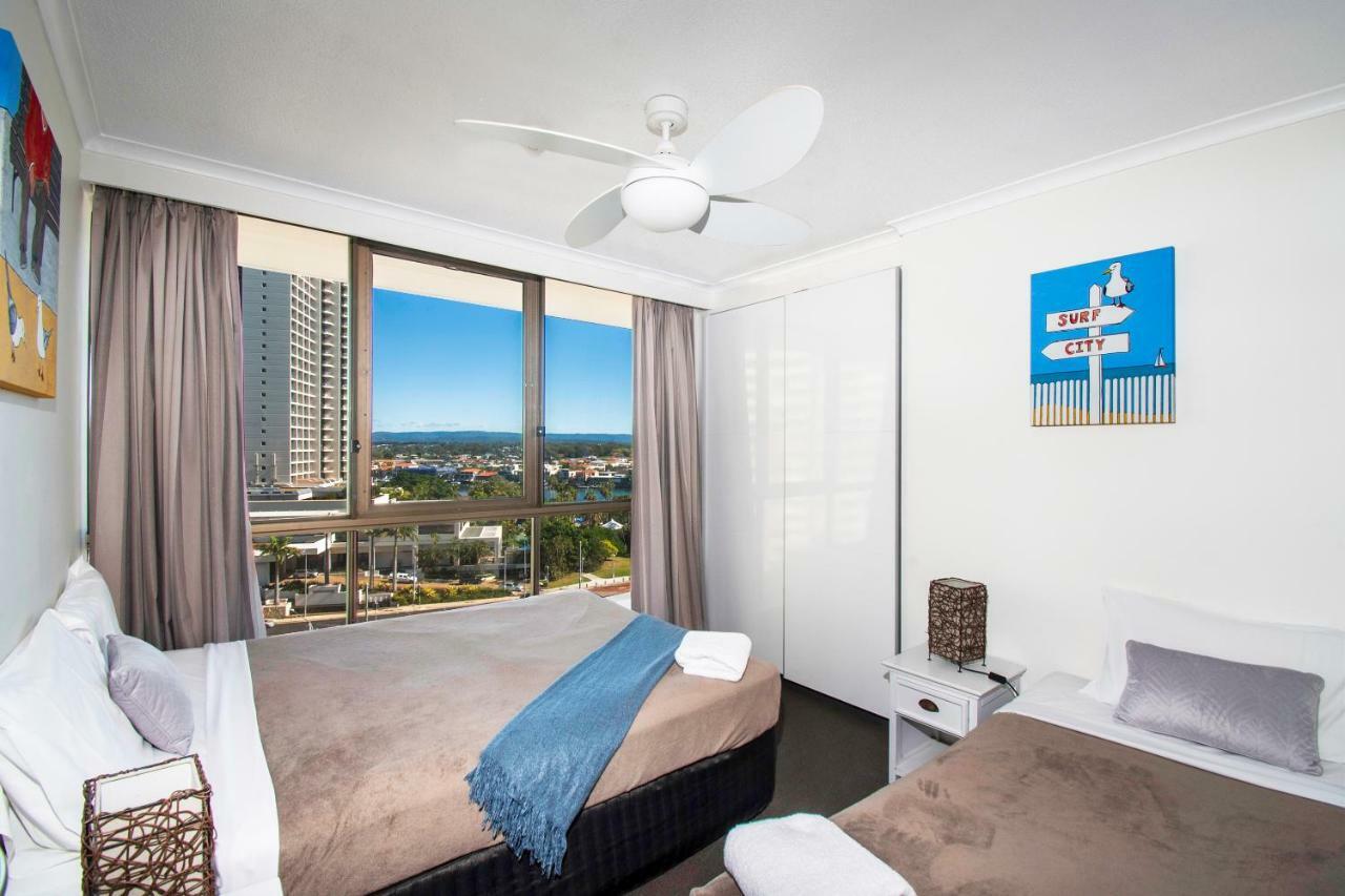 Seacrest Beachfront Apartments Surfers Paradise Gold Coast Luaran gambar