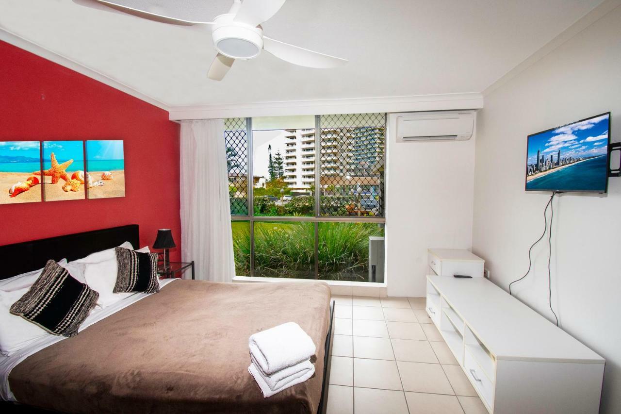 Seacrest Beachfront Apartments Surfers Paradise Gold Coast Luaran gambar