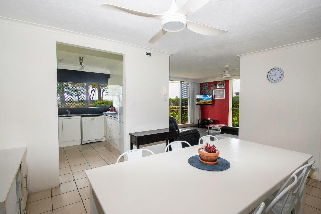 Seacrest Beachfront Apartments Surfers Paradise Gold Coast Luaran gambar